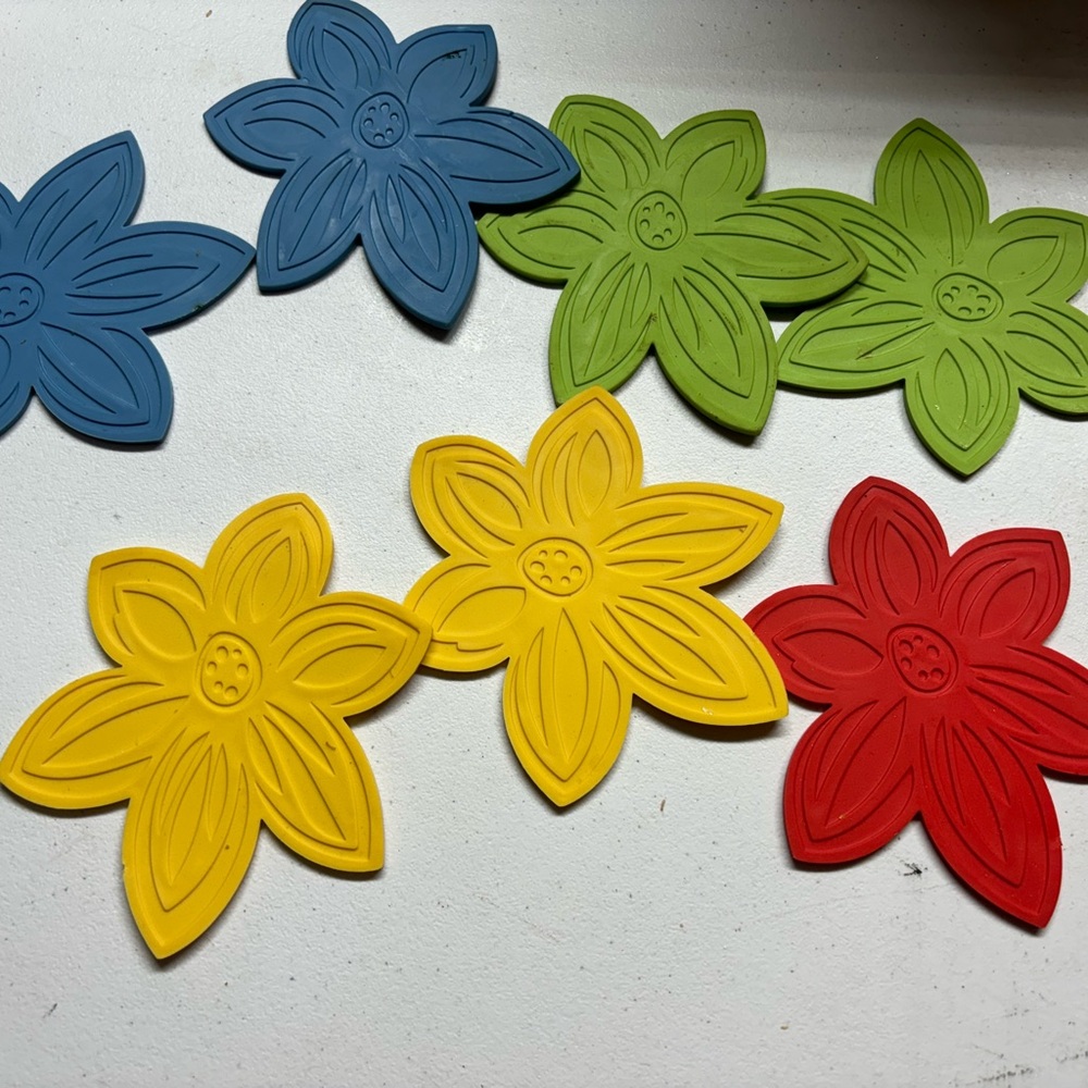 Green red and yellow flower coasters